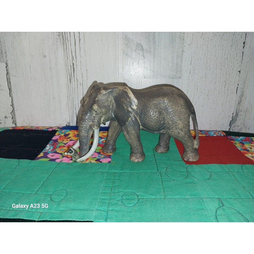 Schleich Bull MALE AFRICAN ELEPHANT Retired Wildlife Figure 2011 Safari Toy